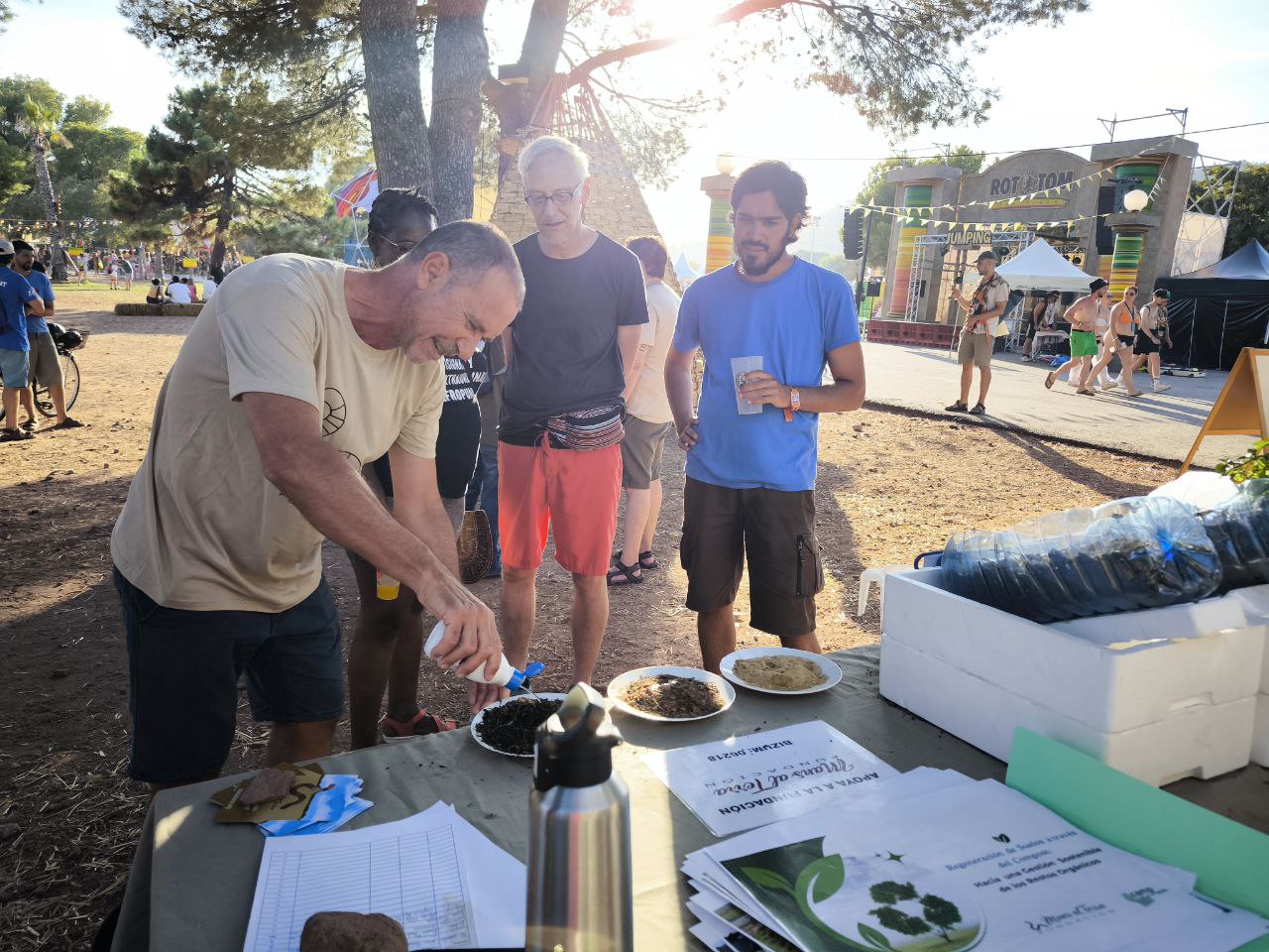 Nando amb del camp a la taula al rototom